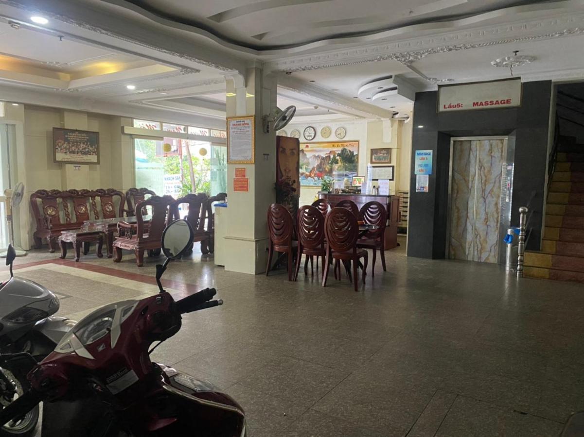 Khach San Thanh Hong Хошимин Экстерьер фото